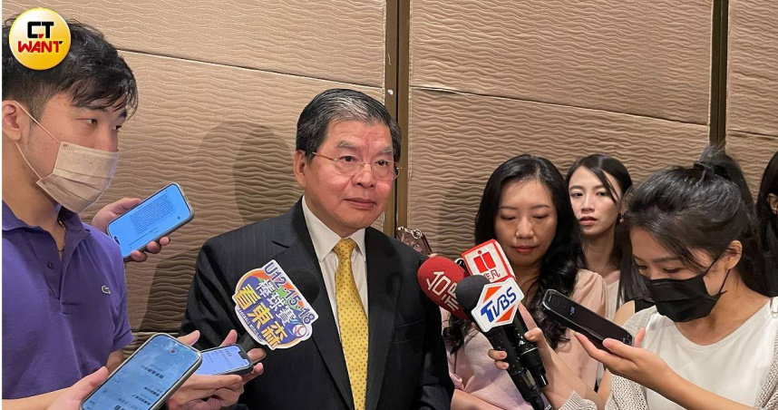 國泰金控總經理李長庚22日就降息的機率，給予一些分析。（圖／李蕙璇攝）