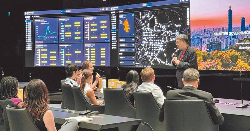 台北市長蔣萬安去年9月9日發布「台北市政府使用人工智慧作業指引」後，同年推動「智慧城市創新實證補助試辦計畫」。（圖／台北市資訊局提供）