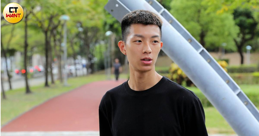 全運會跆拳三連霸的選手黃昱翔今年將挑戰第4面獎牌，卻在賽前2個月才得知要自理住宿，最終只能2人住進4人房。（圖／周志龍攝）