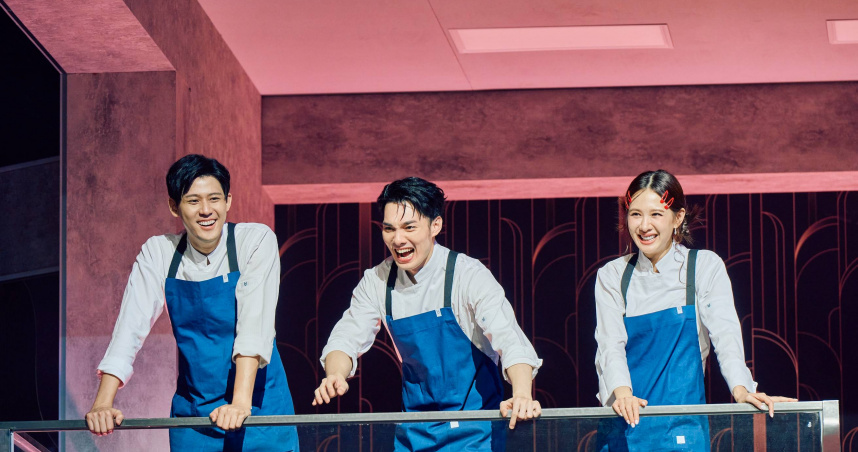 李玉璽（左）將菜色端給評審品嚐的片段，瞬間收視飆高至0.86。（圖／華視提供）