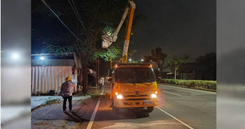 大寮里昨晚停電，竟發現是路燈線失竊。（圖／翻攝FB／大寮里大小事）