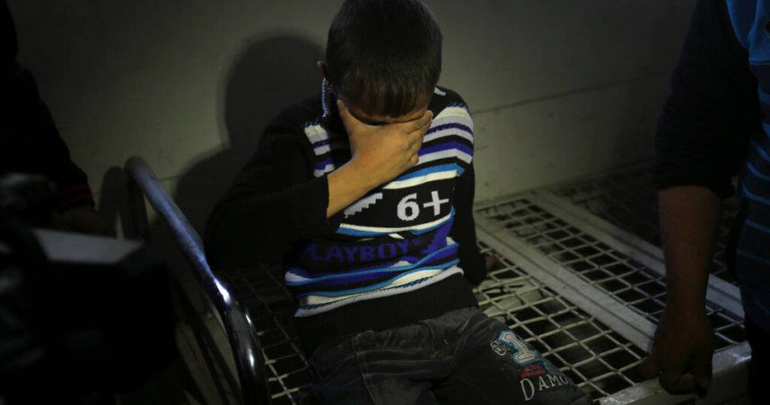 西班牙阿利坎特警方日前逮捕一名女子，涉嫌長期以刺激液體傷害年幼兒子眼睛。（示意圖／達志／美聯社）