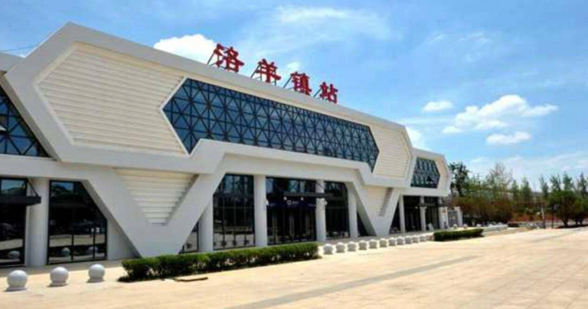 大陸雲南昆明洛羊鎮火車站驚傳奪命工安事故，測試列車撞上施工團隊，釀11人死亡、2人受傷。（圖／翻攝自昆明火車站公眾號）