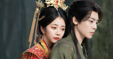 譚松韻首度演出仙俠題材，劇中與侯明昊捲入一連串奇異案件。（圖／iQIYI）