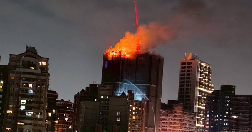 高雄凌晨發生火警。（圖／翻攝臉書／高雄美食地圖）