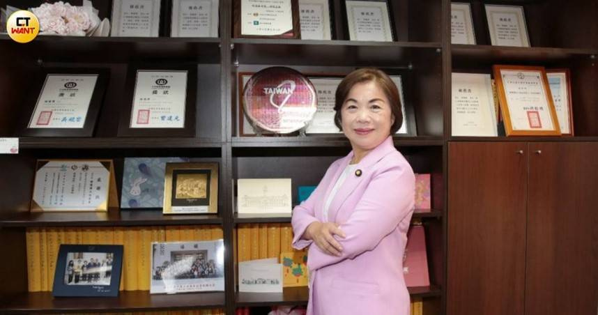 國民黨立委楊瓊瓔表示，對岸公布十項涉台政策有助帶動台中雙港優勢與在地產業發展，呼籲政府積極推動落實。（圖／周志龍攝）