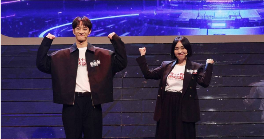 蔡燦得（右）習慣深夜從陽明山景觀餐廳看星星，她大方分享「夜貓子專屬」秘境。（圖／公視提供）