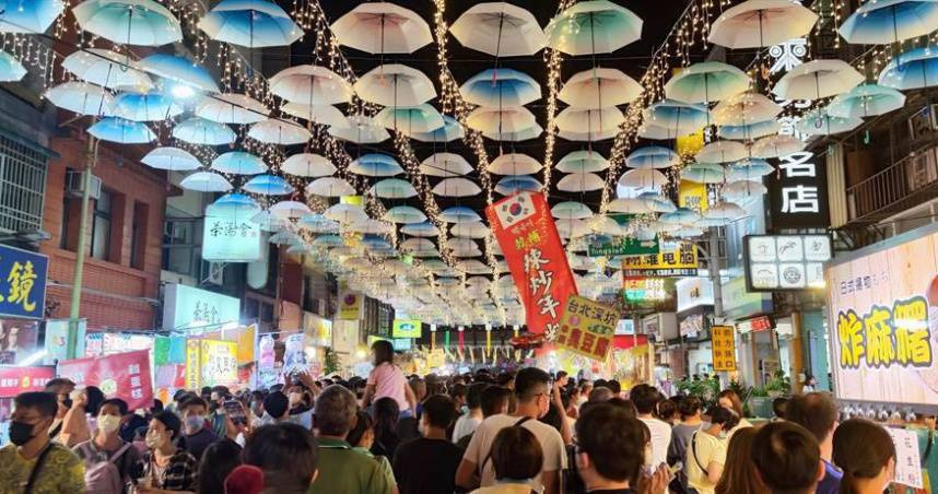 一年一度的苗栗苑裡「鬼門關夜市」將在9月10日登場。（圖／報系資料照）