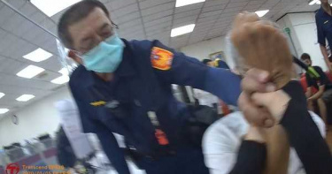 低收男申請紓困未果!情緒激動「提筆自殘」 警秒上銬