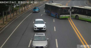 致命吸引力? 公車司機橫停路中佔道只因想吃檳榔