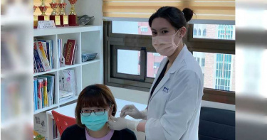 穿耳洞請小心!妙齡女戴鑽石耳環 3個月後發現竟被「埋」在耳垂裡
