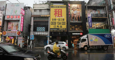 士林夜市每月每坪剩3千5! 攤商喊「698萬權利金轉讓」