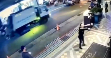 竹聯小弟持爆裂物炸酒店畫面曝光 路人驚恐逃竄