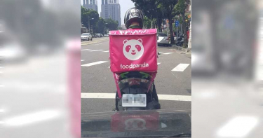 外送員沒零錢可找!女電梯爆走...怒砸麻油雞「狂毆抓下體」