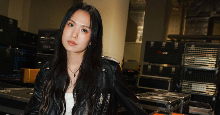 孫盛希與畢書盡合作唱跳神曲〈APT.〉。（圖／滾石唱片提供）