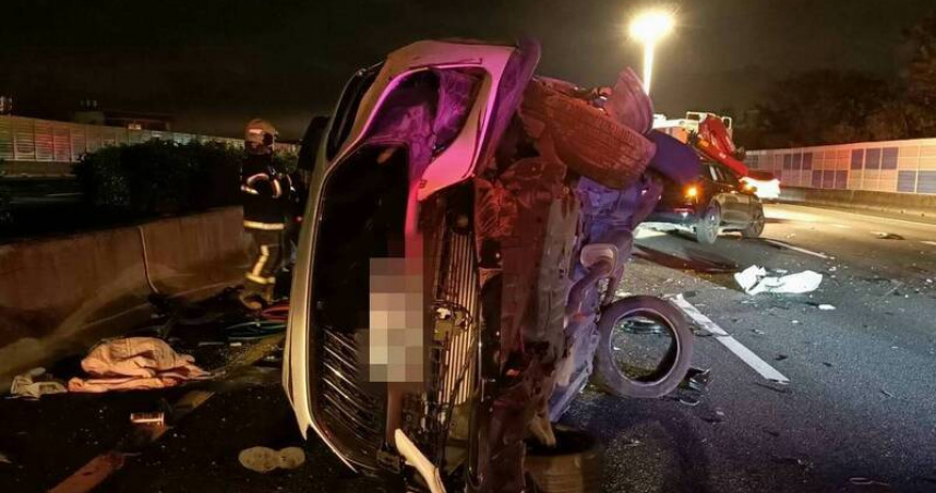 彰化國道一號深夜發生追撞車禍。（圖／翻攝畫面）