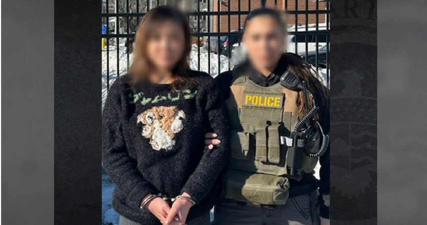 該名女通緝犯就是因涉毒逃亡海外的「太陽花女王」劉喬安。（圖／翻攝自美國移民暨海關執法局）