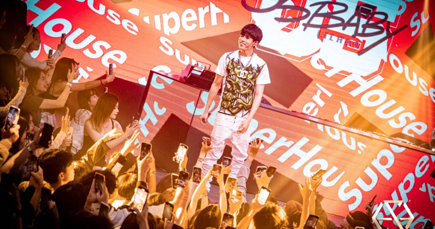 LilHAO成為玖壹壹的師弟。（圖／混血兒娛樂提供）