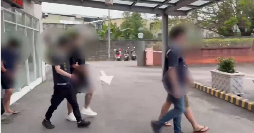 催姓男子經營拖吊公司，卻會對救援民眾漫天喊價，近日遭警方逮捕。（圖／翻攝畫面）