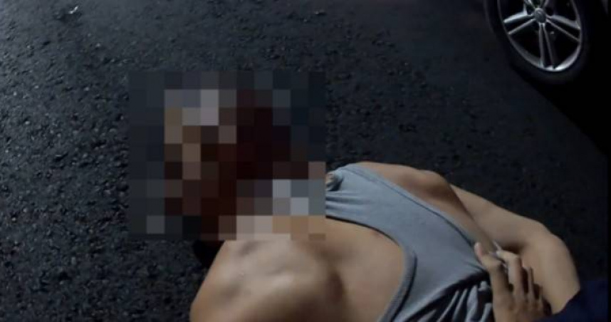 洪男酒駕拒檢逃逸，直到撞上2輛等紅燈車輛才落網，警方還在分隔島尋獲女乘客丟棄的K菸。（圖／翻攝畫面）