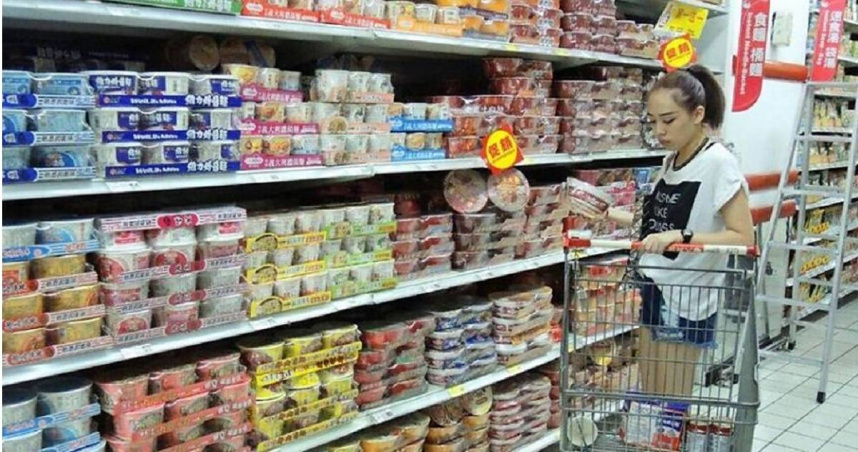 台幣一度升值，進口原料匯差利多，為食品股獲利錦上添花。（圖／報系資料照）