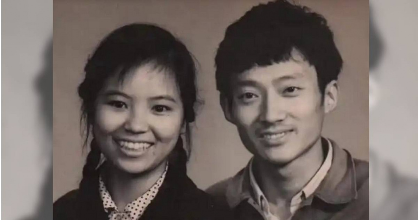 大陸一對夫妻從17歲相愛到老，69歲老婦在先生離世後寫下10萬字回憶錄，看哭一片網友。（圖／翻攝自微博）