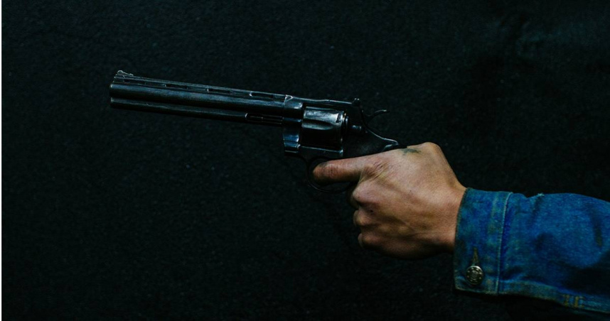 男子不滿被稱「胖子」，氣得朝嘲笑他的2人開槍。（示意圖，與本文無關／Unsplash）