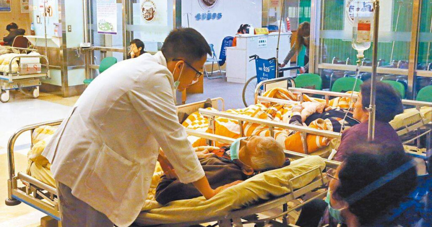 未來醫院主治醫師和住院醫師皆享「加班費免稅」,初步共識以總工時的50%為上限,預計今年透過函示或修法完成程序,明年上路。(圖/報系資料照)