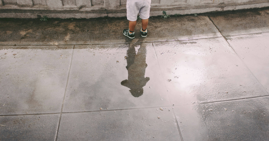 橋頭地方法院審理教師侮辱學生案件，認定李姓教師在課堂上辱稱請假學童為「豬」，依成年人故意對兒童犯公然侮辱罪判處罰金4000元。（圖／示意圖，Unsplash）