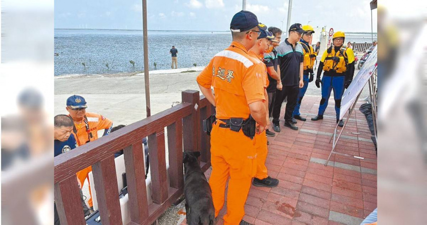 彰化施姓老翁採蚵失蹤，海巡人員和警消合力搜尋，希望能盡快找到老翁。（圖／民眾提供／中國時報葉靜美彰化傳真）