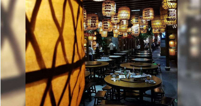 河南省1名女子向媒體爆料，糧食局人員在她父母的餐廳仍有約2萬8千元人民幣（約新台幣114956元）的餐費未付清。（示意圖／unsplash）