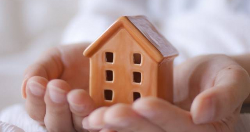 一名人妻抱怨，她們和小嬸一家的生活習慣不同，提議要搬出去，小嬸卻說「我經濟負擔很重」、「住一起比較好照應」。（示意圖／翻攝自photoAC）