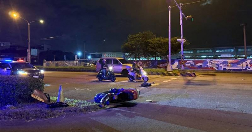 台中酒駕轎車猛撞婦人。（圖／翻攝畫面）