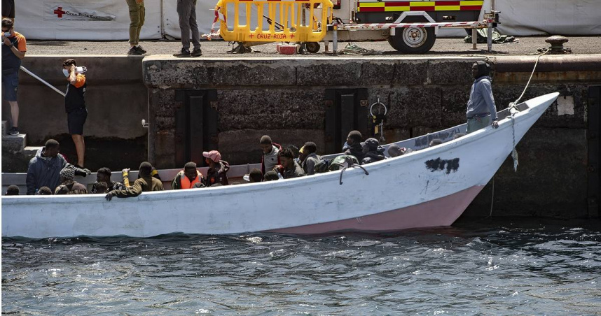 近年來，西非地區的經濟前景日益惡化，這些移民為了尋求更好的生活機會不惜賭命前往歐洲，茅利塔尼亞西側海域也隨之成為這些撒哈拉以南非洲移民試圖前往歐洲的主要通道。（示意圖／達志／美聯社）