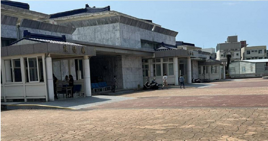 新竹市立殯儀館5日驚傳燒錯大體事件，疑似因館方疏失拉錯遺體，且上午家屬未確認即被外包業者提前火化。（圖／中國時報王惠慧攝）