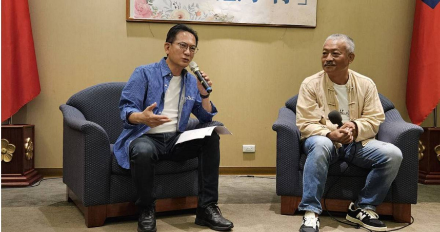 立法委員林俊憲15日邀歌手謝銘祐共同發布競選歌曲《憲予你》。（圖／林俊憲辦公室提供）