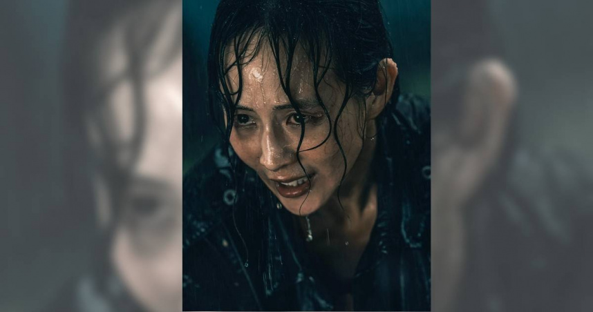 張鈞甯在電影中飾演對保護女兒異常偏執的李涵。（圖／鴻聯國際提供）