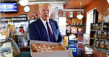 美國國務院波斯語帳號在社群平台X發文，搭配川普照片與警告語，引發對美伊局勢的聯想。（示意圖／達志／美聯社，下同）