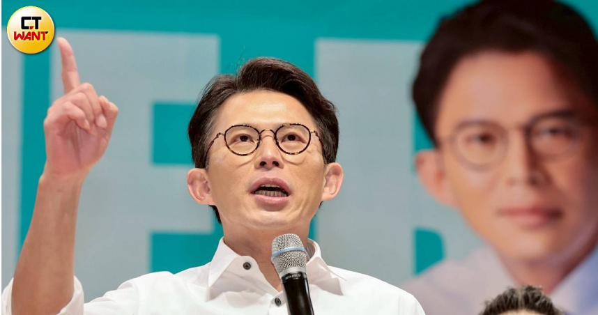 黃國昌表示，「卓榮泰好膽麥走」，有時間像街邊混混一樣叫囂，不如先依法編列軍人加薪跟警消退休金的預算。（圖／黃耀徵攝）