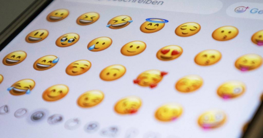 Emoji文件類裡面藏有文字訊息。（圖／達志／美聯社）