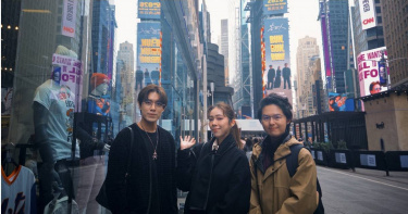 告五人登上紐約時代廣場巨型LED。。（圖／相信音樂提供）
