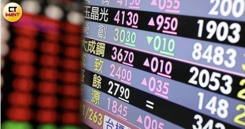 環球晶9日股價鎖死漲停，報市價1350元。（圖／劉耿豪攝）