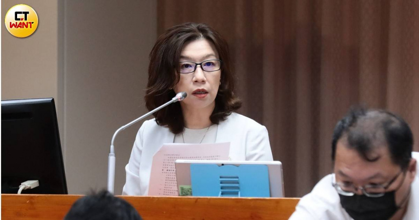 教文會邀請教育部部長鄭英耀、衛福部政務次長林靜儀列席就「校園食品安全把關機制及致癌油事件因應作為」進行專題報告。（圖／周志龍攝）