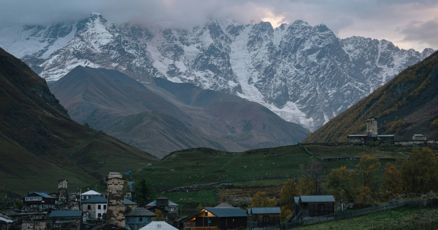 俄羅斯北高加索地區（North Caucasus）最高峰之一的米吉爾吉山（Mount Mizhirgi）發生雪崩，造成11人死亡、6人受傷及6人失蹤。（示意圖／翻攝自unsplash）