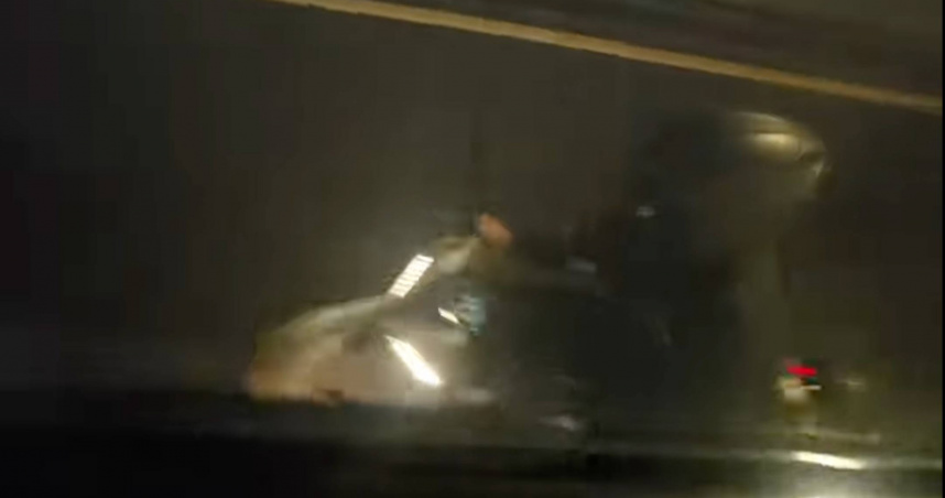 947公車司機請騎士靠近車輛，幫助他擋風，暖心的一幕被網友PO上網。（圖／翻攝Threads／＠jack_uken）