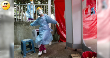 醫護人員在這波疫情下，職場與平常生活，都面臨比一般人更大的壓力。（圖／黃威彬攝）