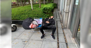 鞋迷在銀行前苦排6小時 網友:鞋子開賣後一定買不到