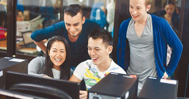 美國參院通過國防授權法，擬派官員來台2年，學習中文及進入行政、立法部門見習。圖為外籍生在台師大學習中文。（圖／台師大提供）