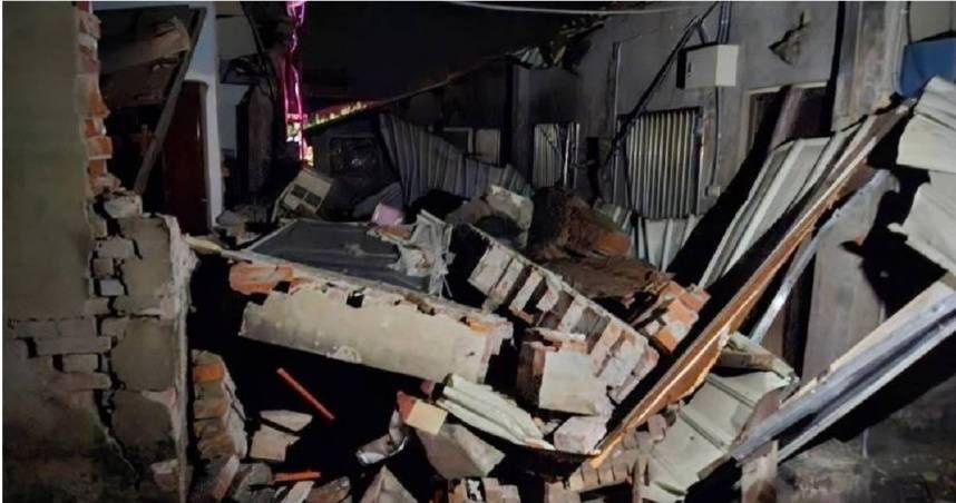 嘉義21日凌晨發生芮氏規模6.4地震，台南市多地傳出房屋倒塌災情。（圖／翻攝自記者爆料網）