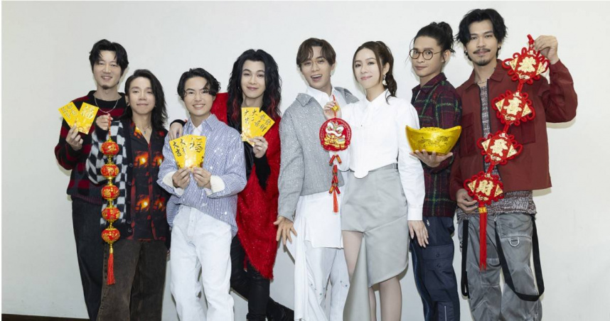 告五人、麋先生一同登上《2025超級巨星紅白藝能大賞》。（圖／相信音樂提供）